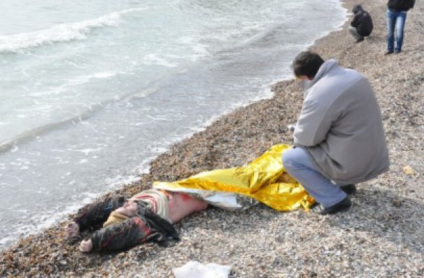 Două cadavre descoperite pe plaja din Constanţa, la interval de 24 de ore